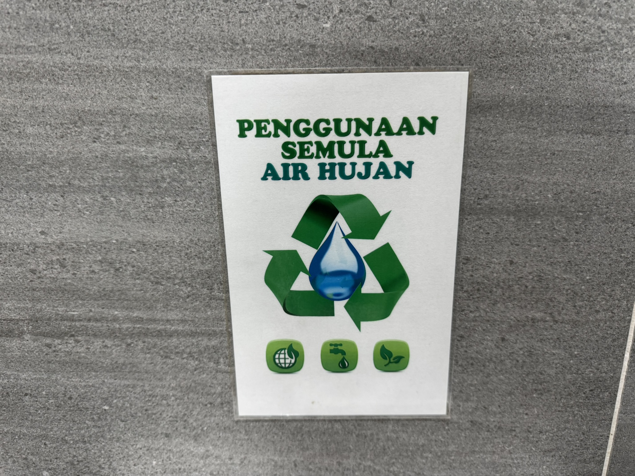 Label penggunaan semula air hujan