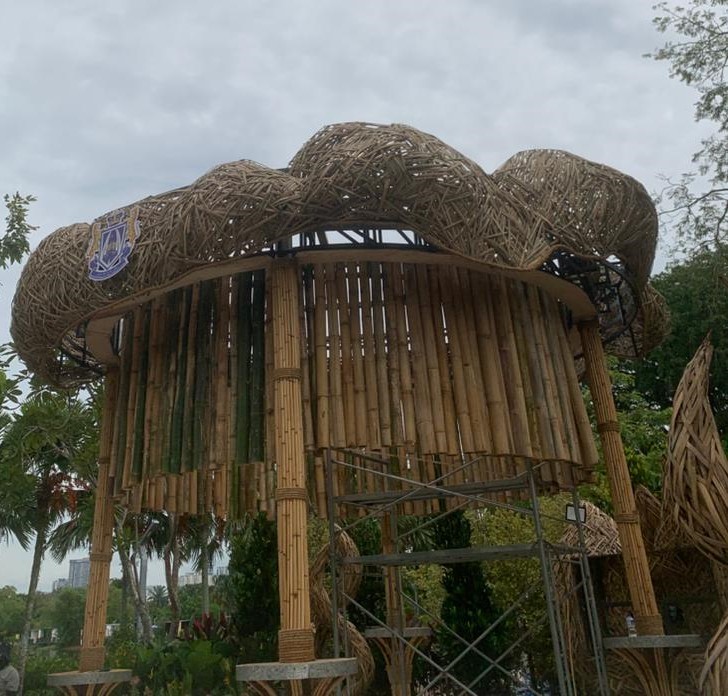 Struktur buluh di tapak pameran