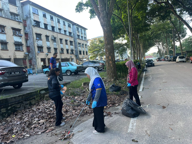 Plogging Jalan Angkat