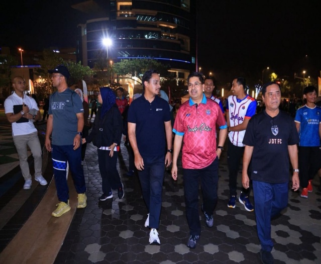 Komuniti berkumpul dalam aktiviti rendah karbon