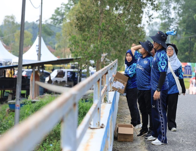 Kerja pembersihan kawasan awam